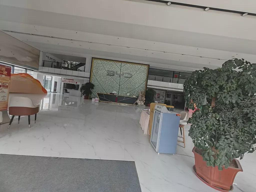 资金链断裂?实探“风暴眼”中的比亚迪4S店(组图) - 1