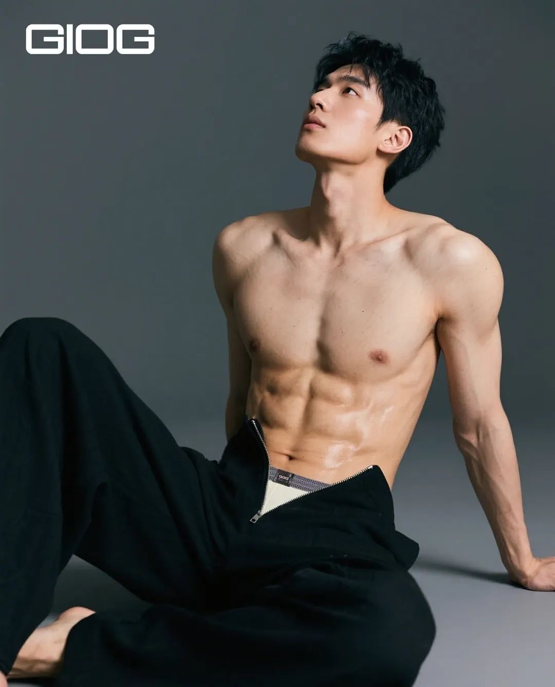 【帅哥】188cm薄肌小狼狗，顶级内裤男模，腹肌大包超级诱惑（组图） - 1