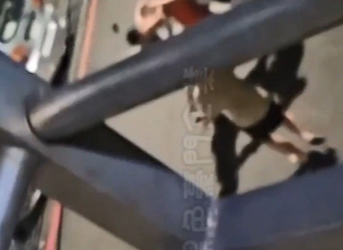 上海迪士尼全武行影片疯传！夫妻与情侣拳脚相向，连小孩也被狠打，警方介入（视频/组图） - 7