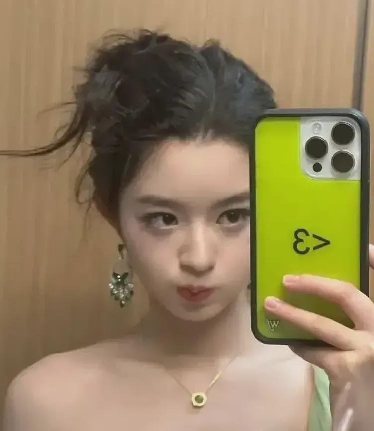 不受耳环事件影响，高考来临前，黄杨钿甜已拿到三所名校合格证（组图） - 1