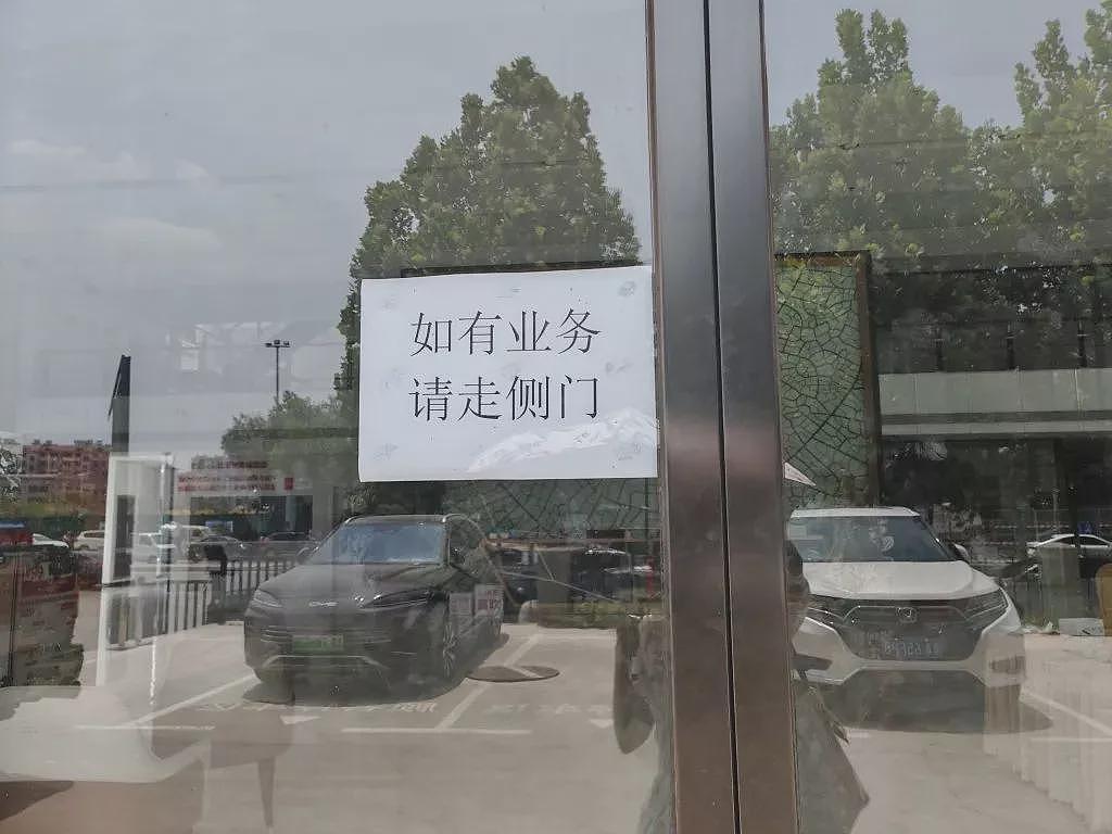 资金链断裂?实探“风暴眼”中的比亚迪4S店(组图) - 4