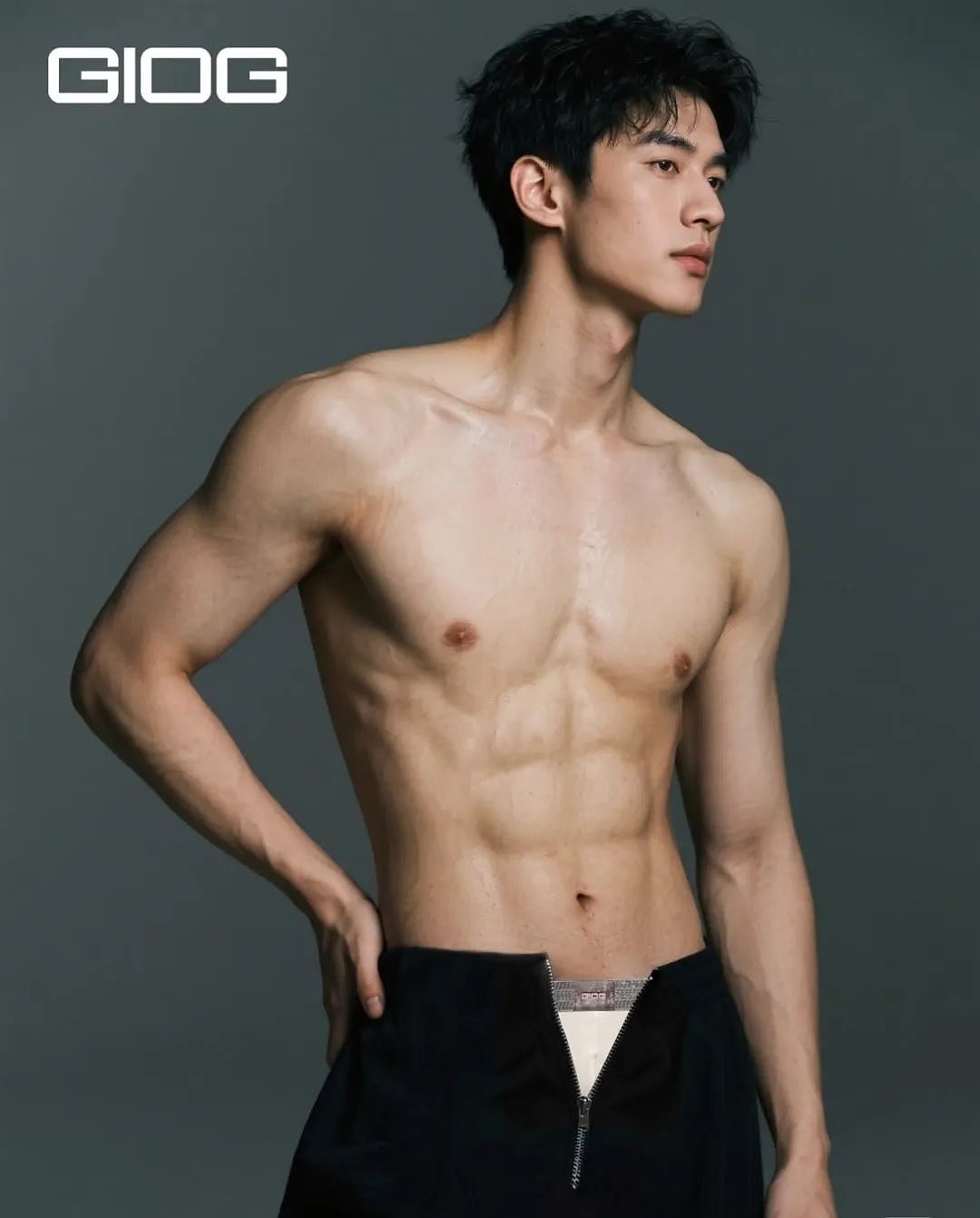 【帅哥】188cm薄肌小狼狗，顶级内裤男模，腹肌大包超级诱惑（组图） - 2
