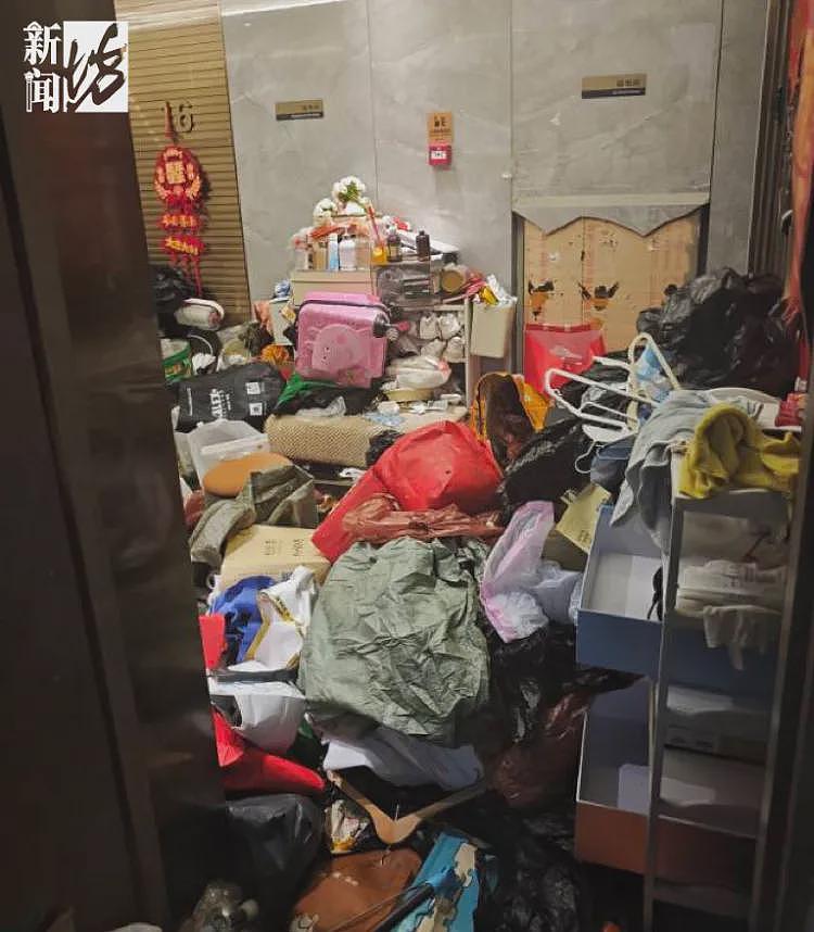 臭到离谱! 上海独居老人疯狂囤垃圾，3600万豪宅变垃圾场，邻居被迫卖房（组图） - 6