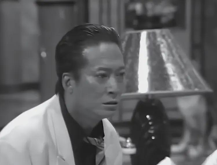 78岁演员方刚离世,晚年生活奢华,珠宝藏品无数,狗都戴珍珠项链(组图) - 14