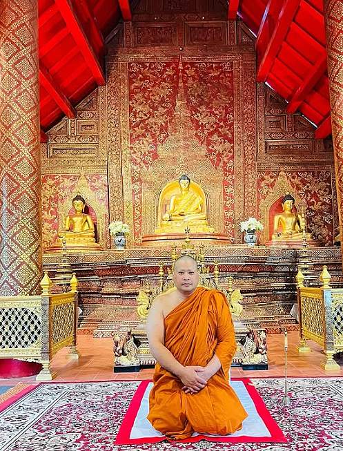 泰王室新大瓜!两位90后新宠妃与流亡归国二王子公开较劲争表现,后者不惜剃度出家向父王表衷心?(组图) - 18