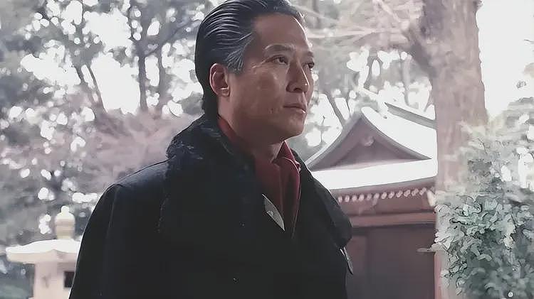 78岁演员方刚离世,晚年生活奢华,珠宝藏品无数,狗都戴珍珠项链(组图) - 16