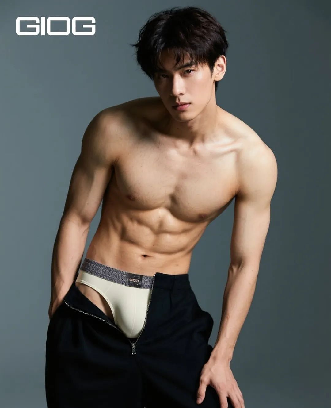 【帅哥】188cm薄肌小狼狗，顶级内裤男模，腹肌大包超级诱惑（组图） - 3