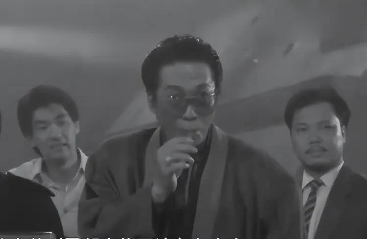 78岁演员方刚离世,晚年生活奢华,珠宝藏品无数,狗都戴珍珠项链(组图) - 15