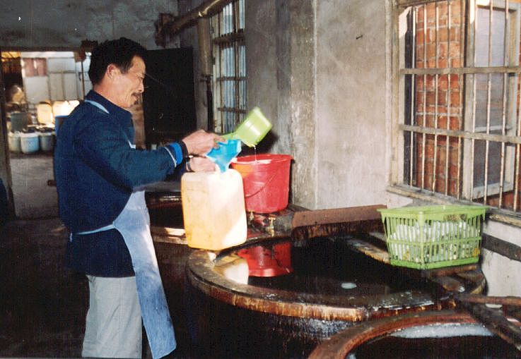 花2000元冤枉钱买了一勺盐,浙江父子却靠它撑起一个千亿帝国(组图) - 11