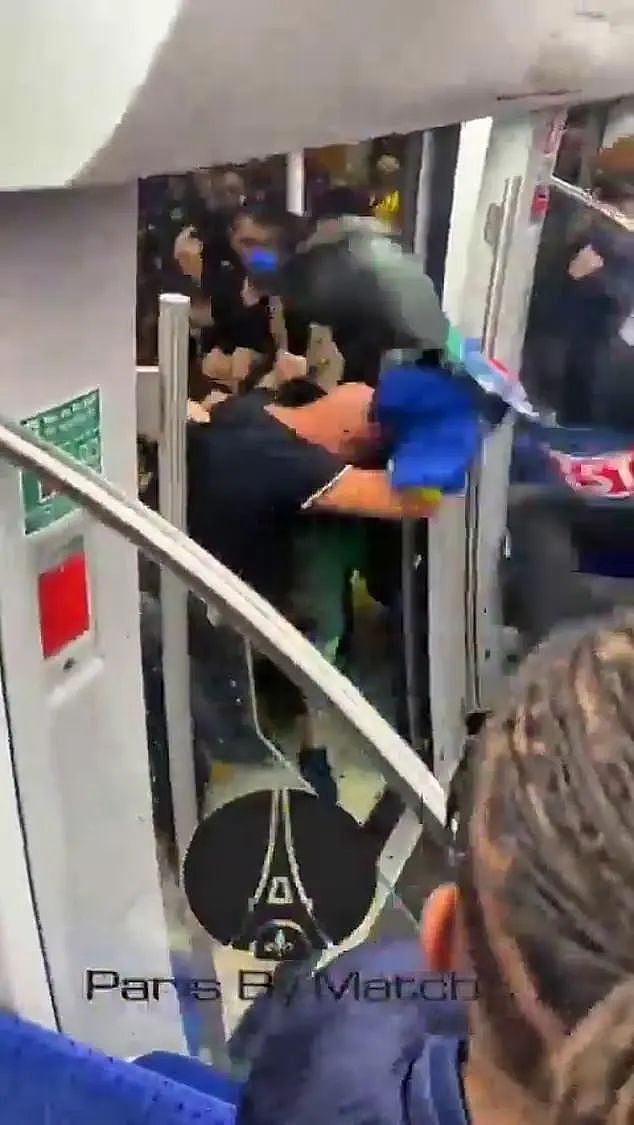 巴黎赢了球烧了城！香街火光冲天又成战区，一夜2人丧生559人被捕（组图） - 16