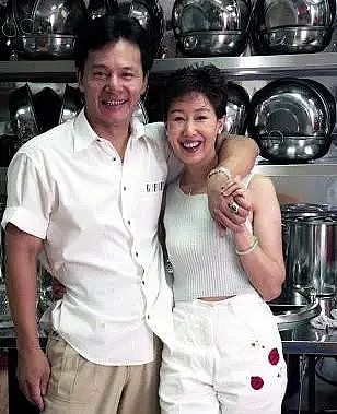 养大3个私生子！与老千同居28年，被骗财骗S损失千万，还拒绝Q规则被断双腿？（组图） - 37