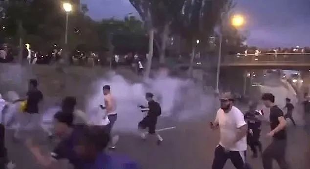 巴黎赢了球烧了城！香街火光冲天又成战区，一夜2人丧生559人被捕（组图） - 11