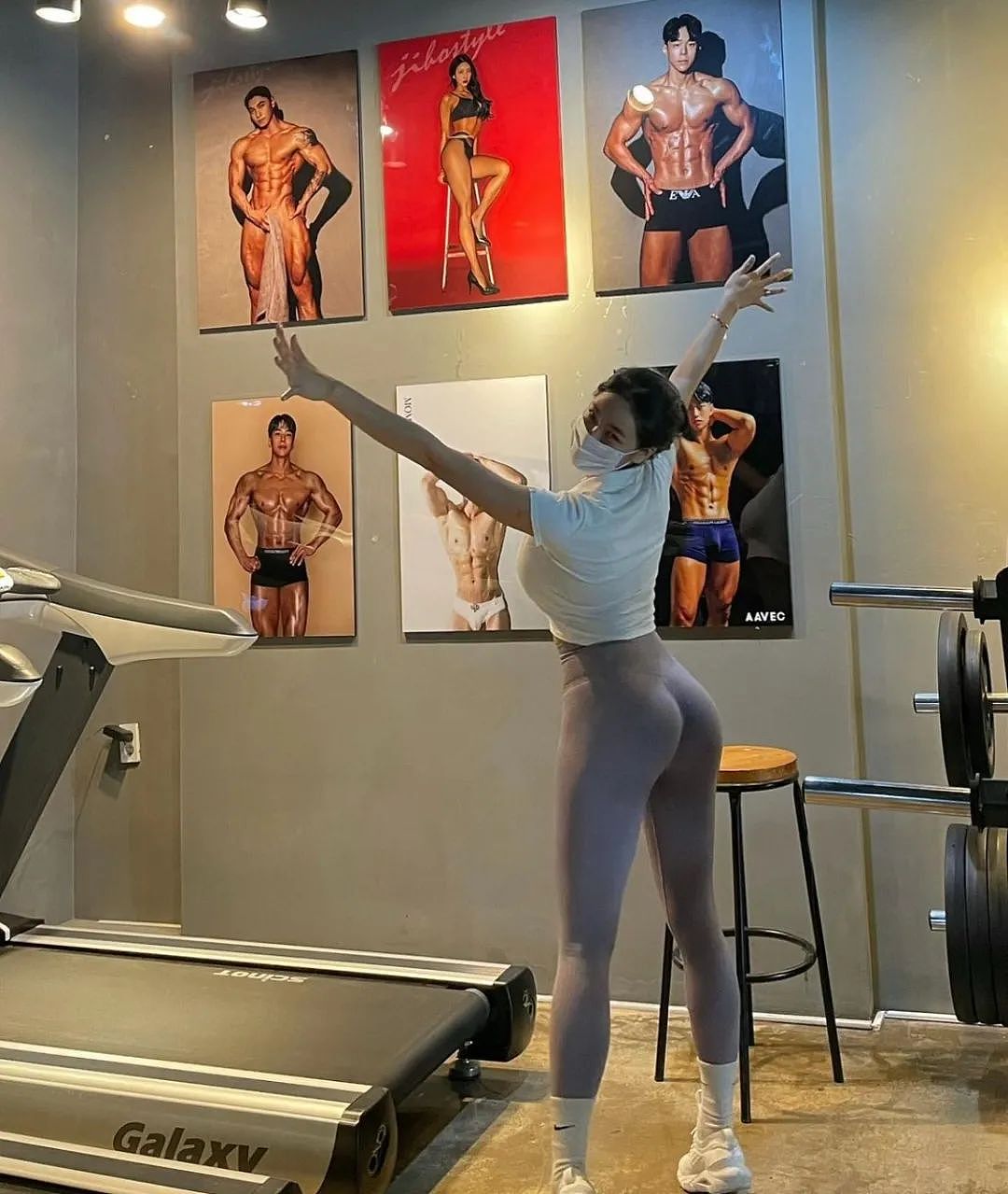 【美女】“现在的健身房老板娘,身材都这么野了吗?”(组图) - 3