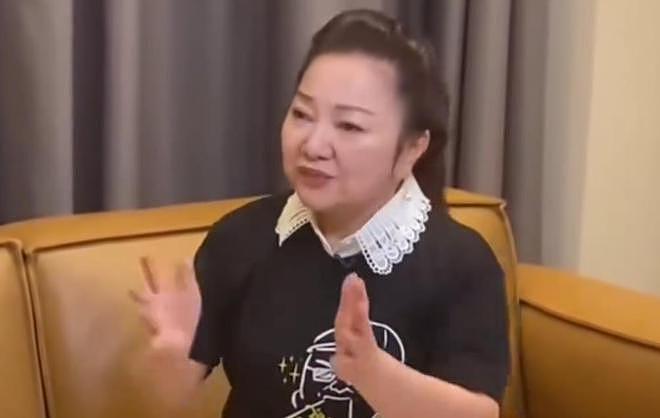 白冰冰再次透露S妈近况:憋着一口气状况堪忧,眼睛都哭肿了(组图) - 4