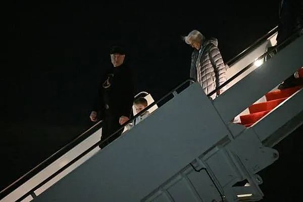 马斯克也遭家人一巴掌？已称“不想为美国政府所为承担责任”（组图） - 6