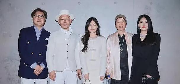 15岁的王诗龄也太绝了吧！C位气场直接碾压爸妈王岳伦李湘（组图） - 1