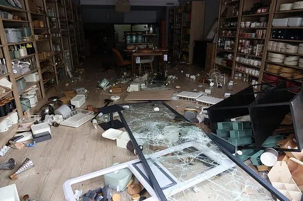 巴黎赢了球烧了城！香街火光冲天又成战区，一夜2人丧生559人被捕（组图） - 6