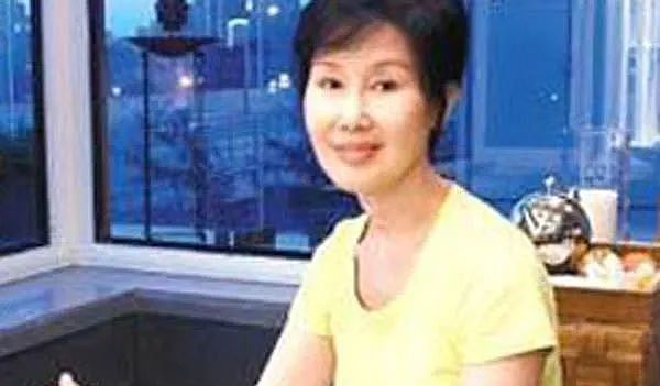 养大3个私生子！与老千同居28年，被骗财骗S损失千万，还拒绝Q规则被断双腿？（组图） - 41