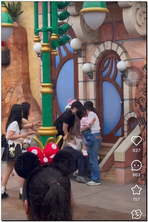 热搜第一!上海迪士尼疯狂情侣竟为拍照殴打婴幼儿,引发全网震怒,官方回应(视频/组图) - 15