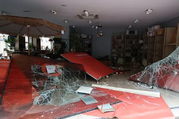 巴黎赢了球烧了城！香街火光冲天又成战区，一夜2人丧生559人被捕（组图） - 7