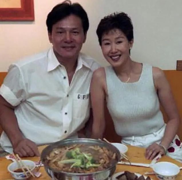 养大3个私生子！与老千同居28年，被骗财骗S损失千万，还拒绝Q规则被断双腿？（组图） - 23