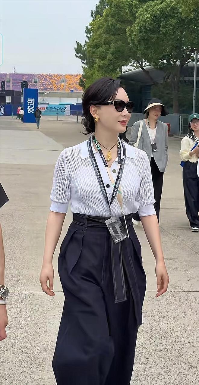 陈数现身上海赛车场,打扮酷飒,看着有些年龄感,但气质出众(组图) - 3