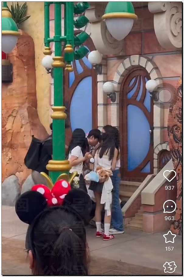 热搜第一!上海迪士尼疯狂情侣竟为拍照殴打婴幼儿,引发全网震怒,官方回应(视频/组图) - 17