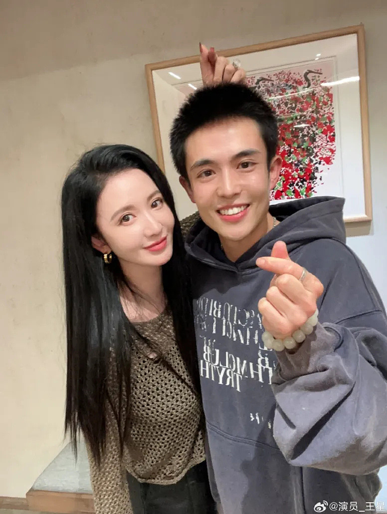 女星张萌签约王星：希望大家想到的是演员王星，而不只是那段经历（组图） - 1