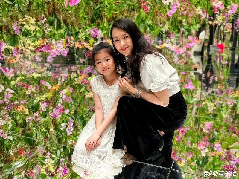 章子怡公开9岁女儿正面照，五官拷贝汪峰，爸爸赢了（组图） - 1