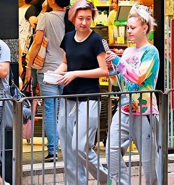 小龙女吴卓林8年不回家，吴绮莉在六一儿童节被群嘲令人心疼（组图） - 12