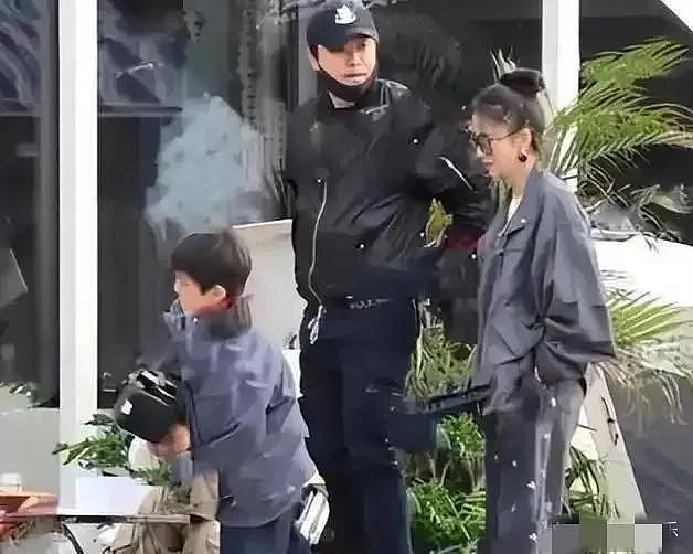 佟丽娅陈思诚露营庄园被偶遇，合体带娃过六一，离婚后处成家人（组图） - 7