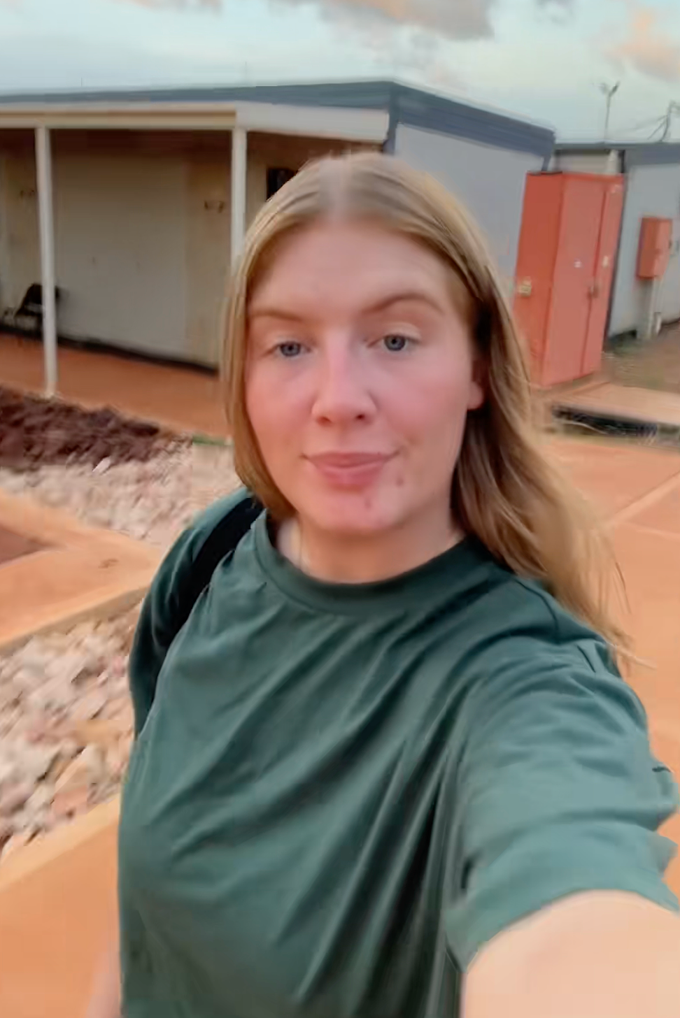 英国年轻女孩争相跑到澳洲当矿工，工作又脏又累，但工资是真香啊…（组图） - 5