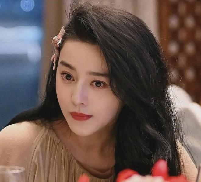 范丞丞74岁爸爸被偶遇，穿儿子同款潮牌，许久没和女儿冰冰同框（组图） - 16
