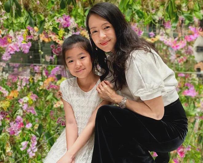 杜华晒出40+女星同框照!章子怡素颜认不出,李小璐打扮显年轻(组图) - 7