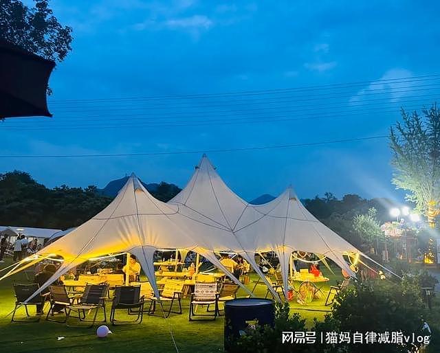 明星团建过六一！贾乃亮和李小璐为甜馨合体，章子怡和佟丽娅也在（组图） - 1