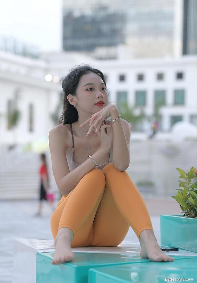 【美女】来喽！漂亮小姐姐火辣身材，细腰完美比例，男的都会喜欢（组图） - 21