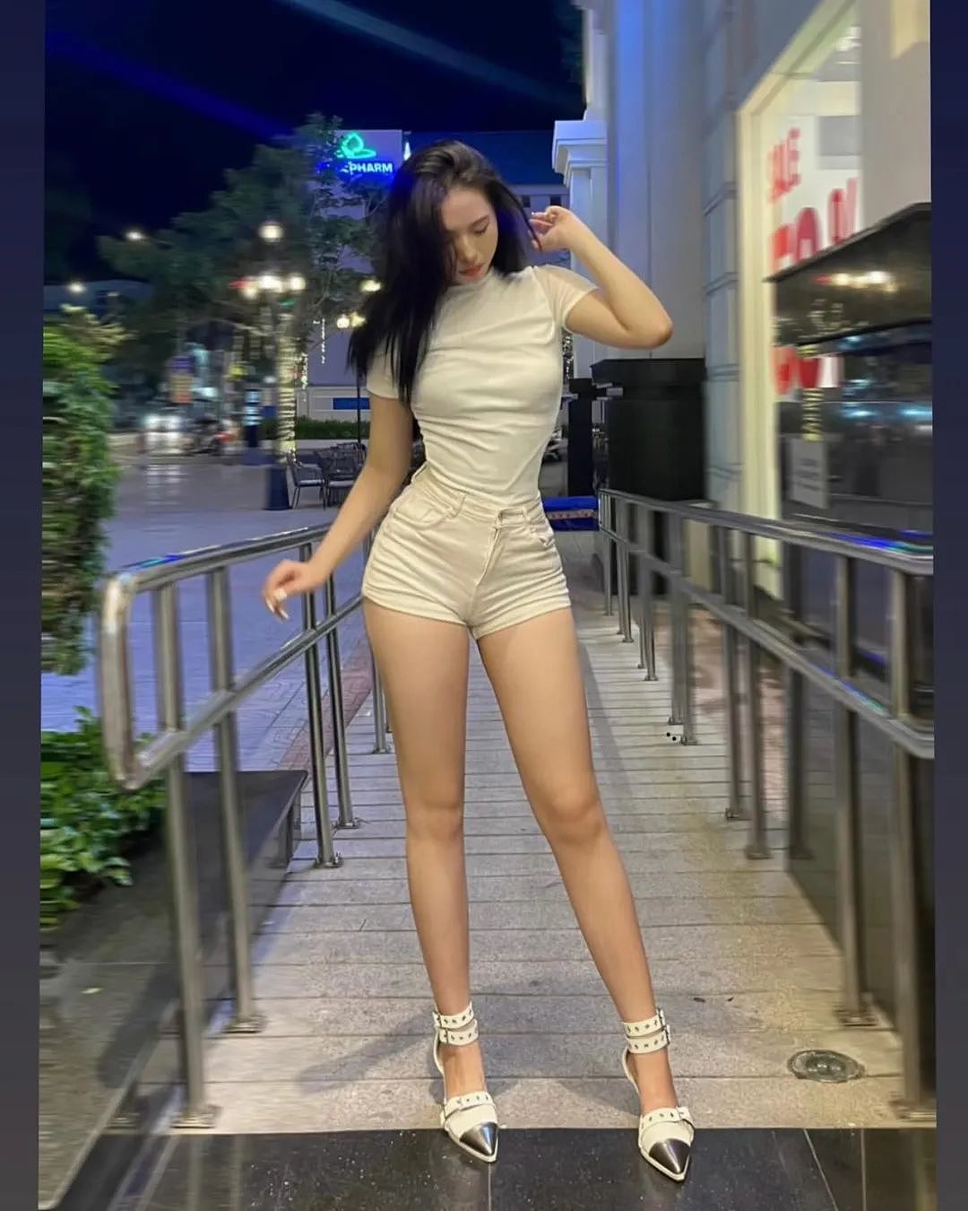 【美女】极品御姐！完美身材曲线，超级无敌大长腿，真的看不腻啊（组图） - 14