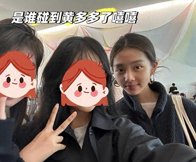 冯小刚19岁小女儿,晒美国高中毕业照,文案引争议,或进军娱乐圈(组图) - 1