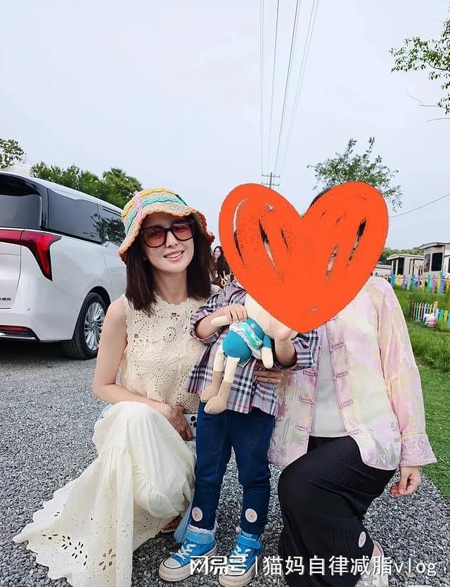 明星团建过六一！贾乃亮和李小璐为甜馨合体，章子怡和佟丽娅也在（组图） - 9