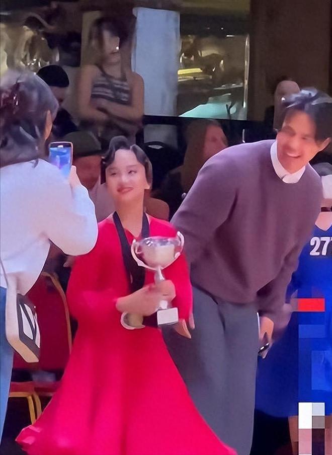 港媒曝孙俪全家移居伦敦!早年铺路拿香港身份,难怪女儿英国比赛(组图) - 12