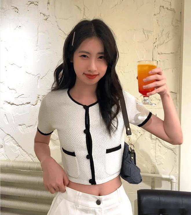 冯小刚19岁小女儿,晒美国高中毕业照,文案引争议,或进军娱乐圈(组图) - 22