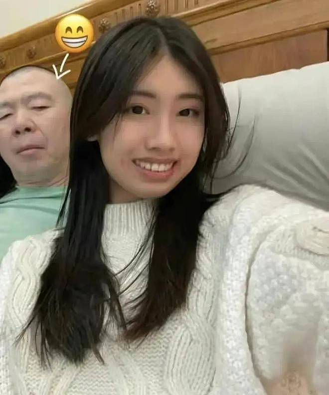 冯小刚19岁小女儿,晒美国高中毕业照,文案引争议,或进军娱乐圈(组图) - 24