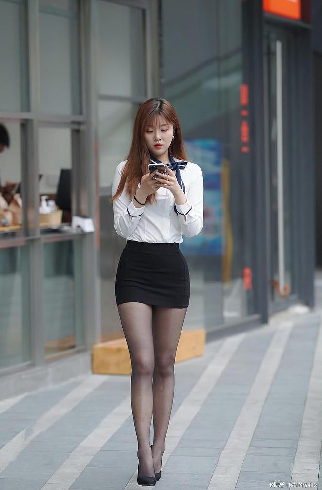 【美女】来喽！漂亮小姐姐火辣身材，细腰完美比例，男的都会喜欢（组图） - 14