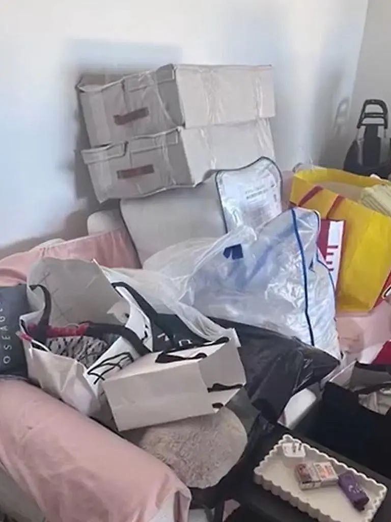 太离谱！澳洲华人情侣度假回家，惊见陌生男“住”进家里，还穿着粪渍衣服喊：我在布置房子（组图） - 6