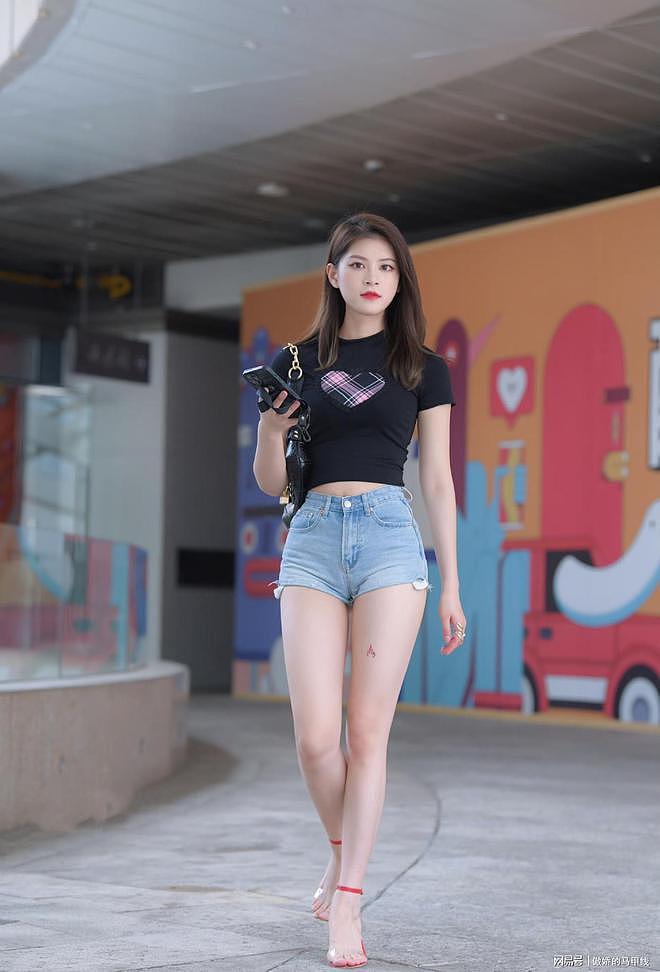【美女】来喽！漂亮小姐姐火辣身材，细腰完美比例，男的都会喜欢（组图） - 26