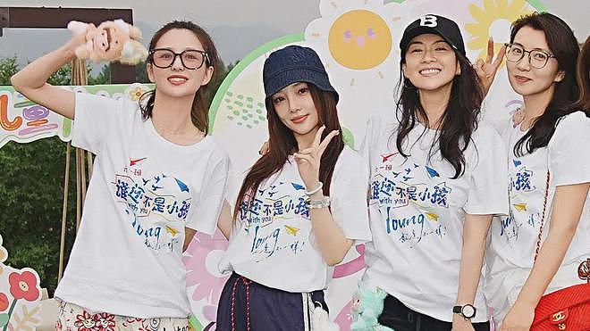 杜华晒出40+女星同框照!章子怡素颜认不出,李小璐打扮显年轻(组图) - 4