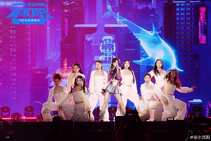 小沈阳演唱会18岁女儿登台唱跳遭吐槽！观众：退票！小沈阳回应（组图） - 2