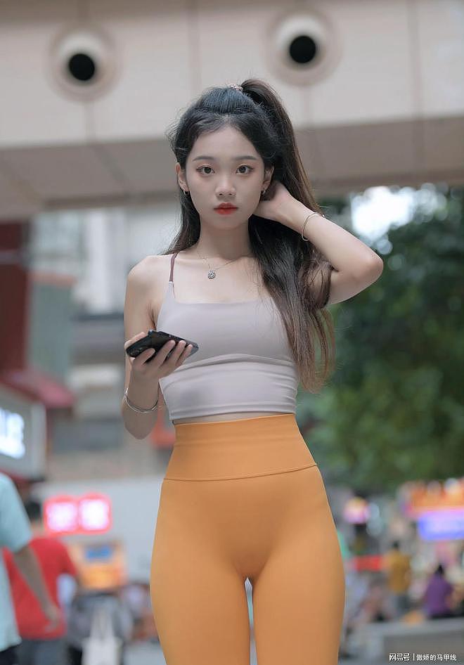 【美女】来喽！漂亮小姐姐火辣身材，细腰完美比例，男的都会喜欢（组图） - 19