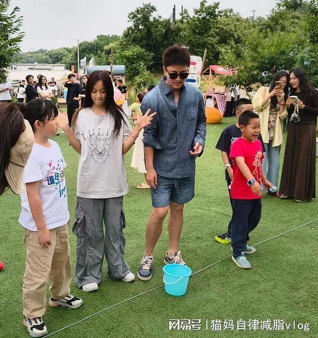 明星团建过六一！贾乃亮和李小璐为甜馨合体，章子怡和佟丽娅也在（组图） - 4