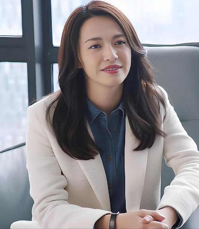 姚晨陪儿子过六一，却被网友质疑是穷养儿子，幽默回复尽显高情商（组图） - 14